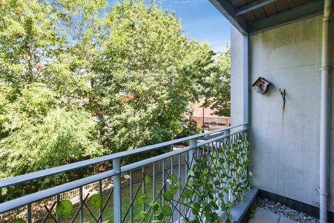 2 bedroom flat for sale, Sovereign Way, Tonbridge, Kent, TN9