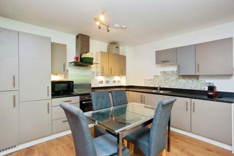 2 bedroom flat for sale, Sovereign Way, Tonbridge, Kent, TN9