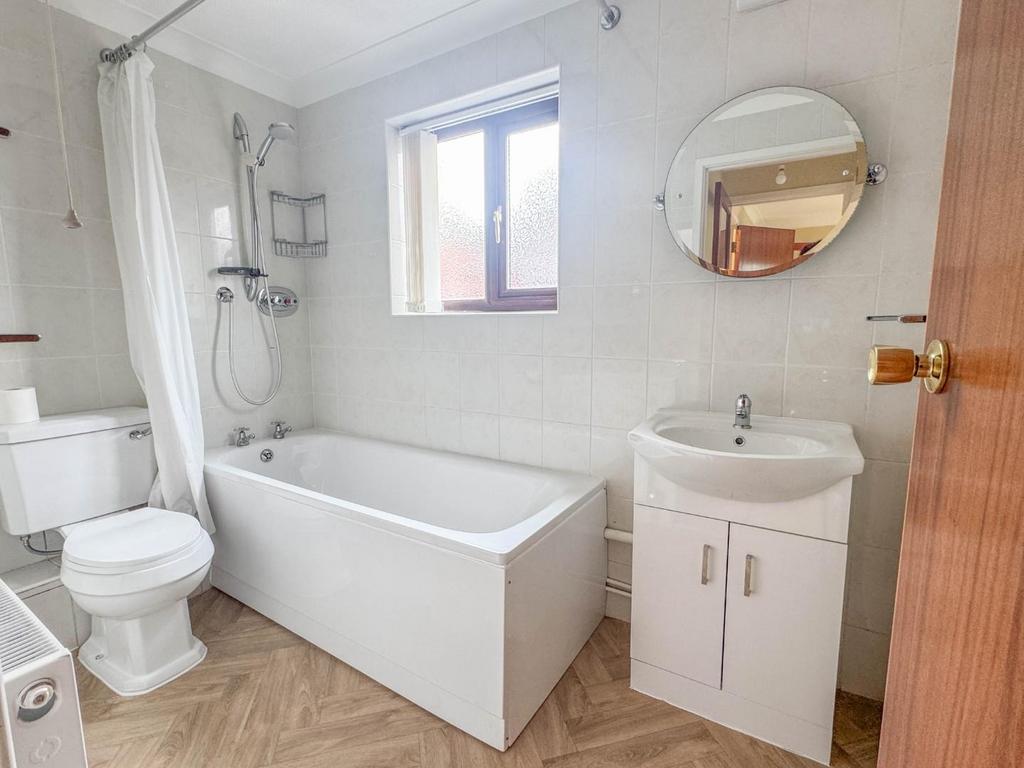 Apartment in Cambridge, Chesterton - View 3