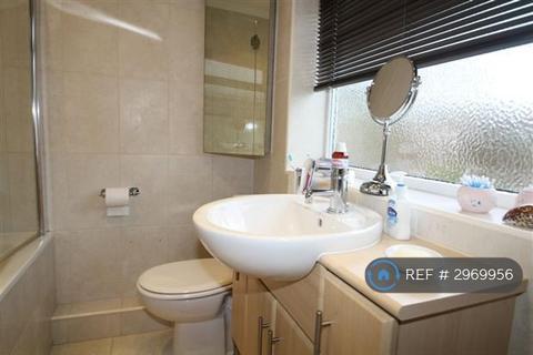 2 bedroom maisonette to rent, Gordon Road, Ashford, TW15