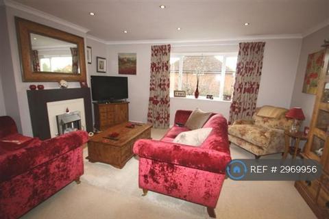 2 bedroom maisonette to rent, Gordon Road, Ashford, TW15