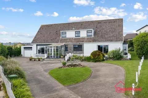 4 bedroom detached bungalow for sale - Bild 2