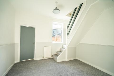2 bedroom terraced house to rent, Nelson Street, York, YO31 8NJ