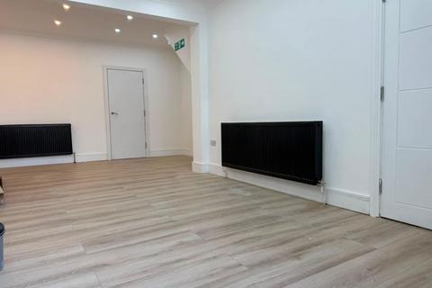 6 bedroom semi-detached house to rent, Feltham Road, Ashford TW15
