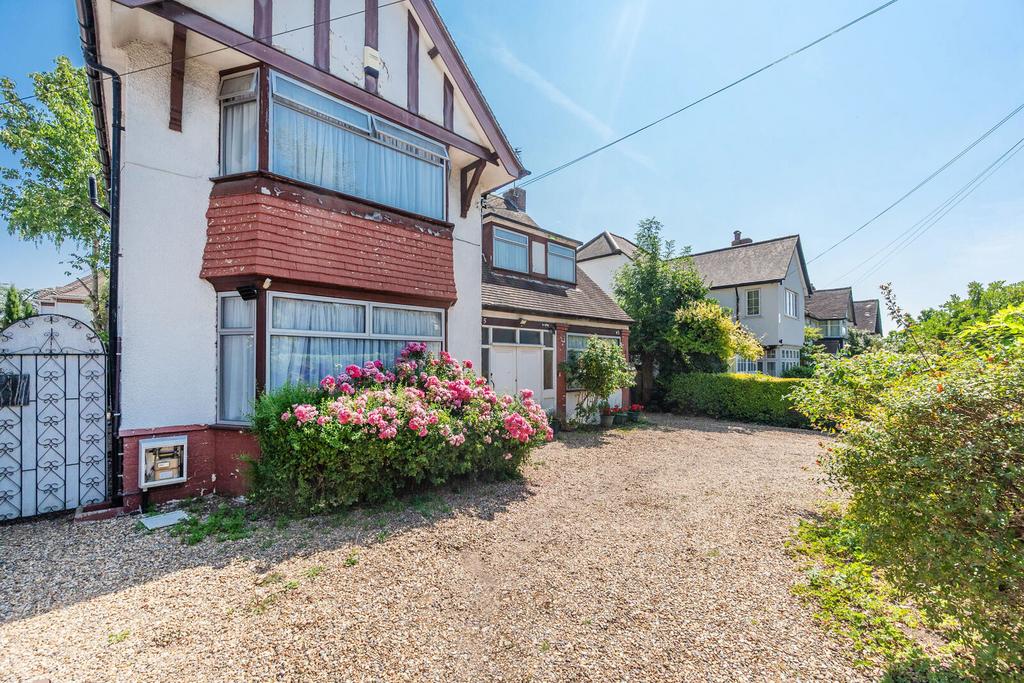Detached house exterior, driveway, garden