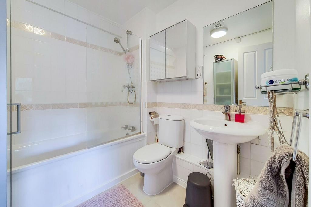 Apartment in London - View 5