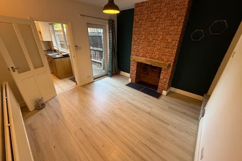 3 bedroom terraced house to rent, Spring Terrace Road, Burton-On-Trent, DE15