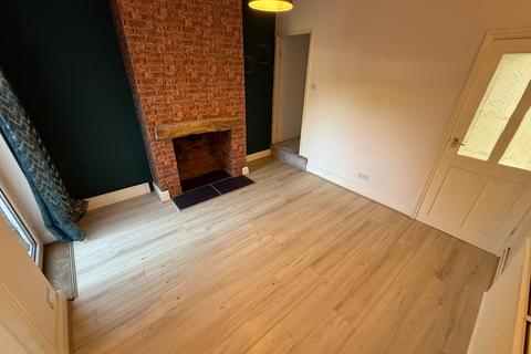3 bedroom terraced house to rent, Spring Terrace Road, Burton-On-Trent, DE15