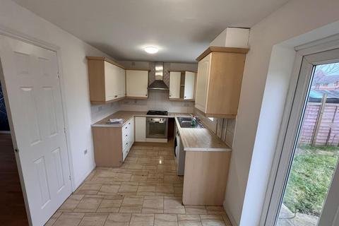 3 bedroom end of terrace house to rent, Moston Lane, Manchester