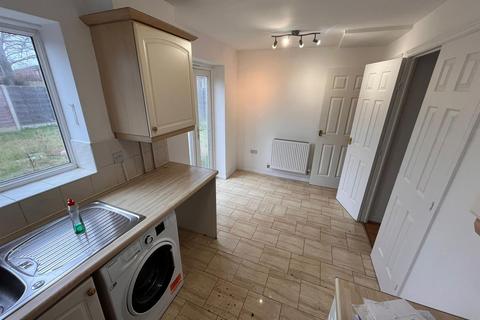3 bedroom end of terrace house to rent, Moston Lane, Manchester