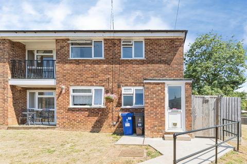 2 bedroom flat for sale, North Way, Deanshanger, MILTON KEYNES
