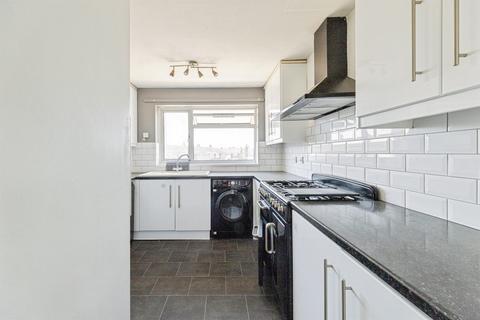 2 bedroom flat for sale, North Way, Deanshanger, MILTON KEYNES