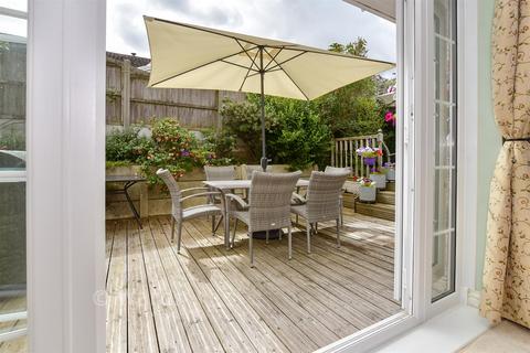 2 bedroom detached bungalow for sale, St. Andrew's Gardens, Shepherdswell, Kent