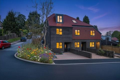 Waddington Avenue, Coulsdon CR5