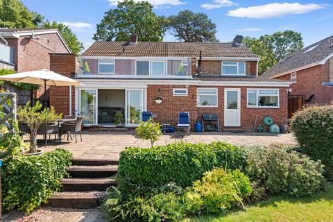 4 bedroom detached house for sale, 42 Silverdale Avenue, Worcester.  WR5 1PX