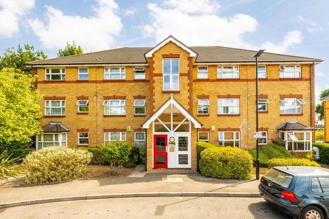 2 bedroom flat to rent, Taylor Close, Hounslow TW3