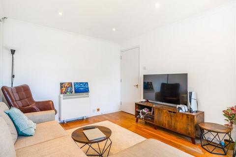 2 bedroom flat to rent, Taylor Close, Hounslow TW3