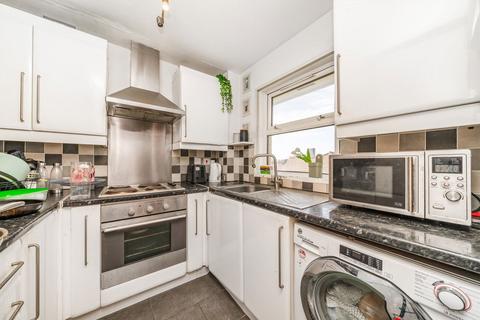 2 bedroom flat to rent, Taylor Close, Hounslow TW3