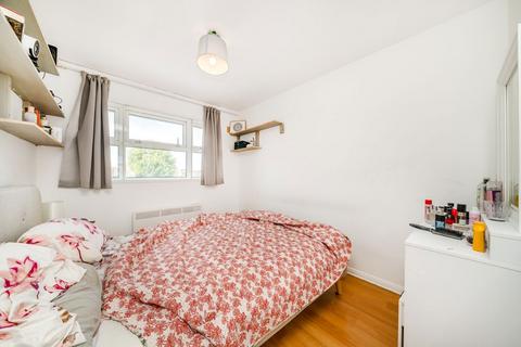 2 bedroom flat to rent, Taylor Close, Hounslow TW3