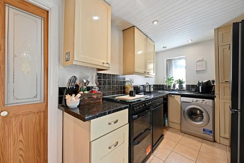 2 bedroom apartment for sale, French Street, Sunbury-on-Thames, TW16