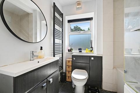2 bedroom apartment for sale, French Street, Sunbury-on-Thames, TW16