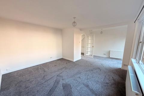 3 bedroom terraced house to rent, Larch Drive, Glasgow, G75