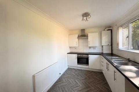 3 bedroom terraced house to rent, Larch Drive, Glasgow, G75