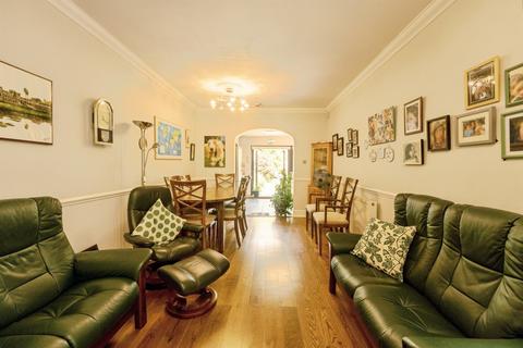 3 bedroom end of terrace house for sale, Coventry Road, Ilford