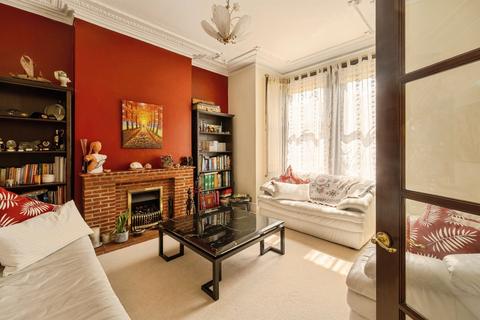 3 bedroom end of terrace house for sale, Coventry Road, Ilford