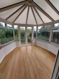 3 bedroom detached house to rent, Ullswater Avenue, Crewe CW2
