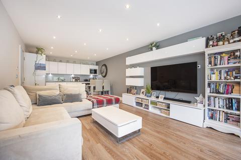 2 bedroom apartment to rent, Railshead Road Isleworth TW7