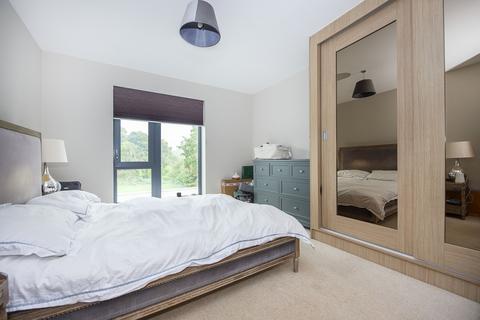 2 bedroom apartment to rent, Railshead Road Isleworth TW7