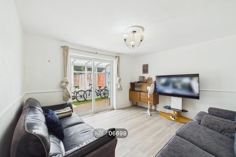 3 bedroom terraced house to rent, Bringhurst, Peterborough, PE2 5RU