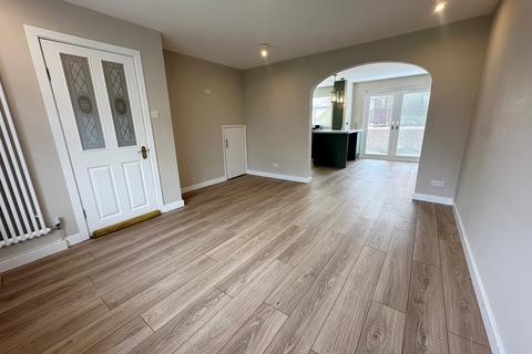 3 bedroom semi-detached house to rent, Dee Place, Glasgow, G75