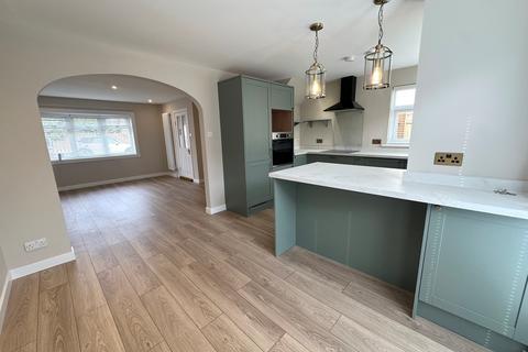 3 bedroom semi-detached house to rent, Dee Place, Glasgow, G75
