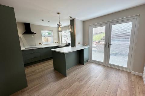 3 bedroom semi-detached house to rent, Dee Place, Glasgow, G75