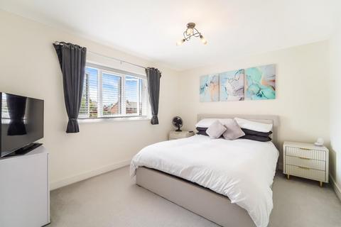 2 bedroom flat for sale, Copthorne House, Cox Lane, West Ewell