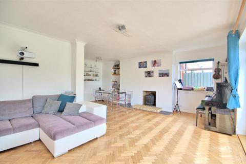 5 bedroom semi-detached house to rent, Derwent Close, Cambridge CB1