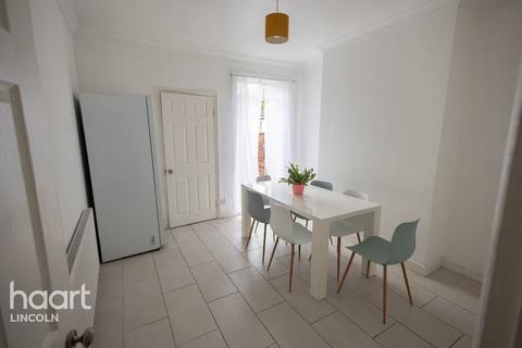 3 bedroom terraced house to rent, Edna Street, LINCOLN