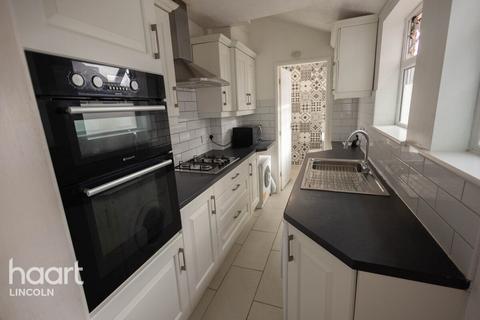 3 bedroom terraced house to rent, Edna Street, LINCOLN