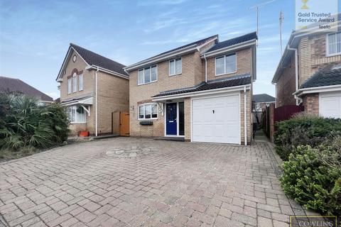4 bedroom detached house for sale, Buchanan Gardens, Wickford