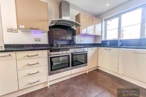 4 bedroom detached house for sale, Buchanan Gardens, Wickford