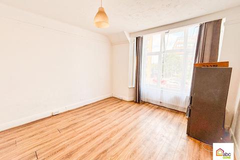 2 bedroom flat to rent, Flat 4A Roneo Corner, Hornchurch, Essex, RM12 4TN, UK