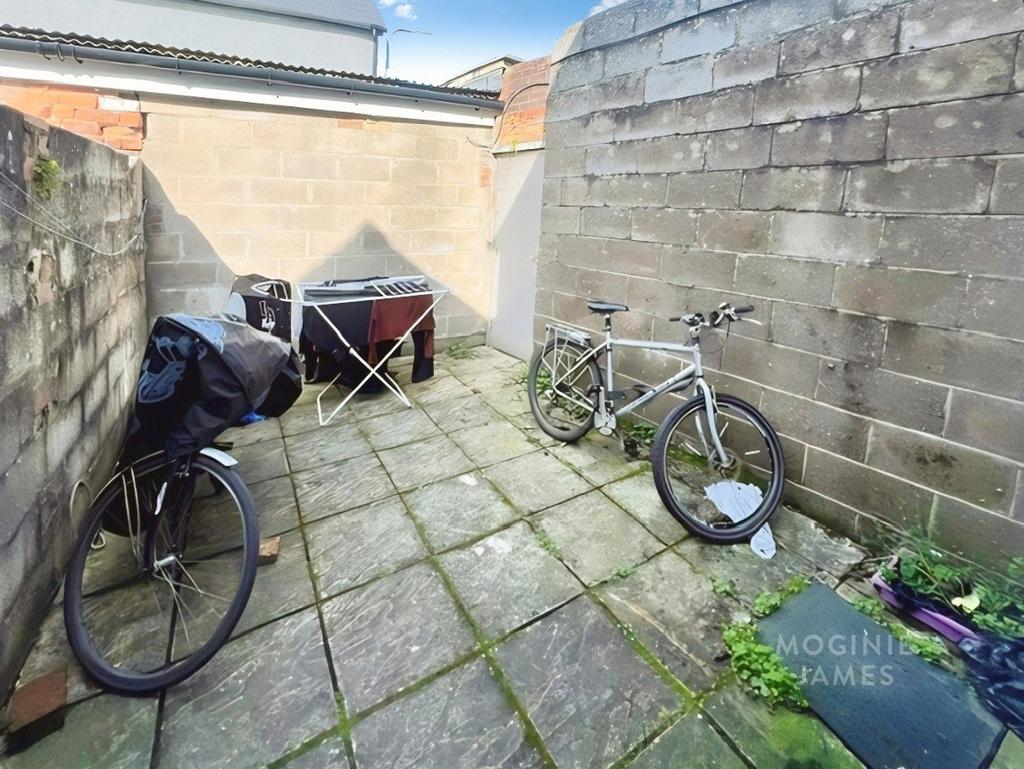 Apartment in Cardiff, Roath - More