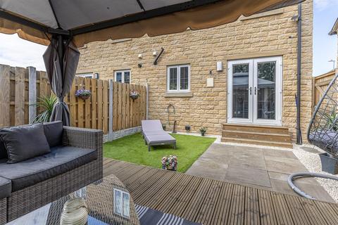 3 bedroom semi-detached house for sale, Huddleston Court, Mirfield WF14