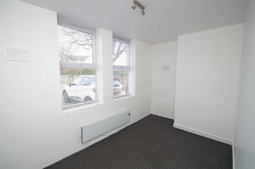 Apartment in Leeds, Stanks - View 4