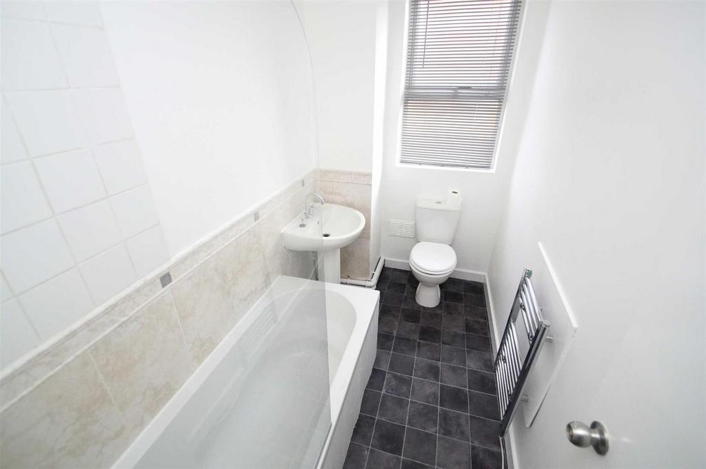 Apartment in Leeds, Stanks - View 5