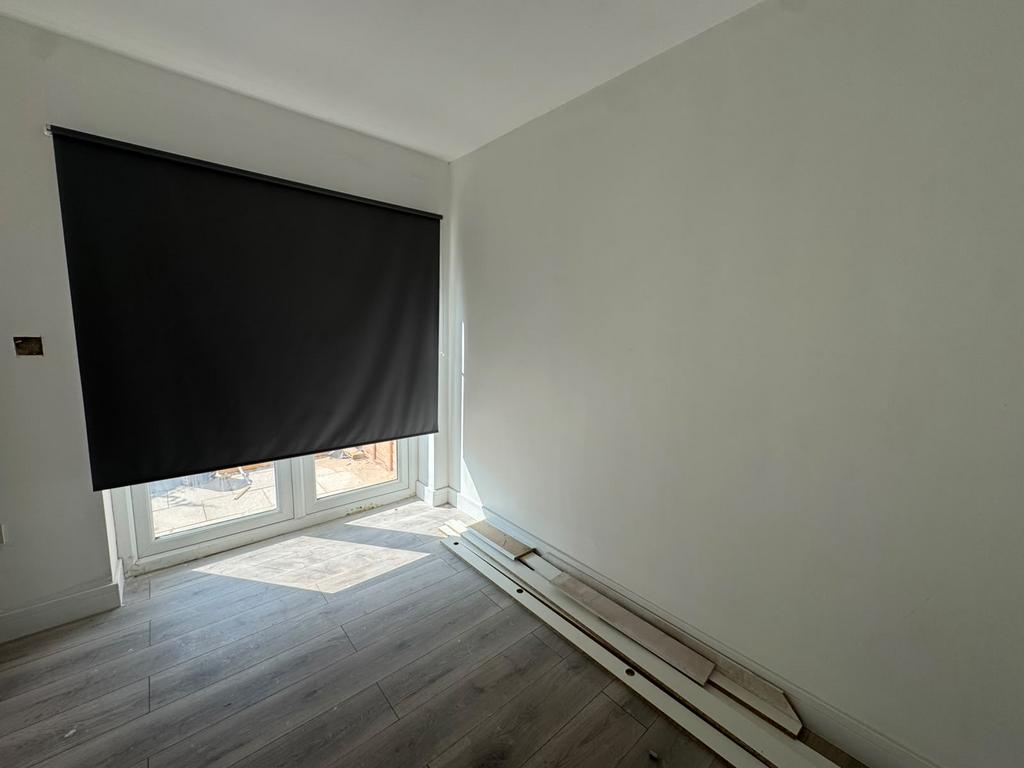 Apartment in London, Heston - View 3