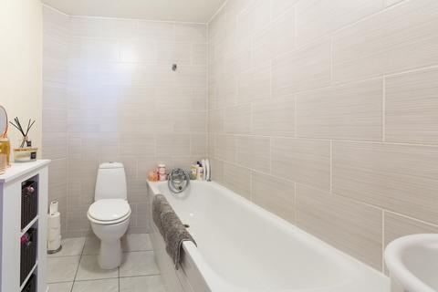 2 bedroom flat to rent, Northolt Road, South Harrow, Harrow, HA2