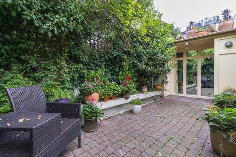 2 bedroom mews to rent, Adam & Eve Mews London W8